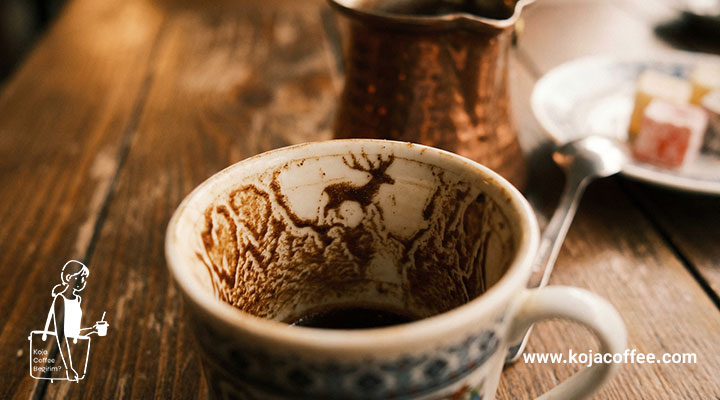 تصویر گوزن کوچک در دیواره فنجان قهوه ترک
