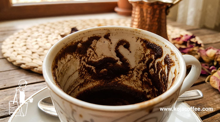 قو در وسط فنجان قهوه ترک