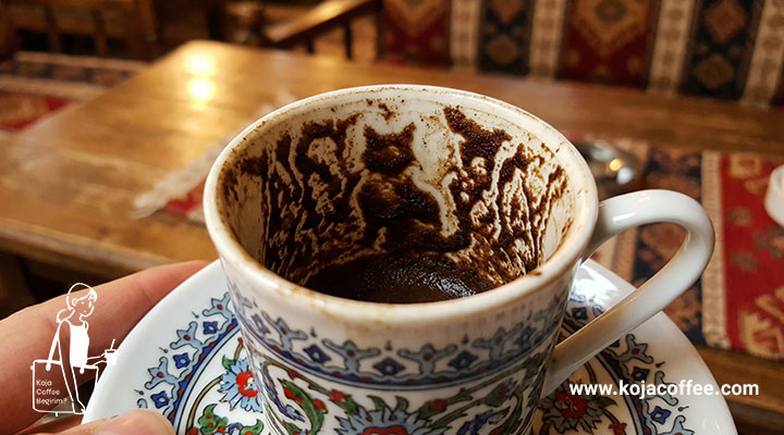 نقش گربه نشسته مبهم