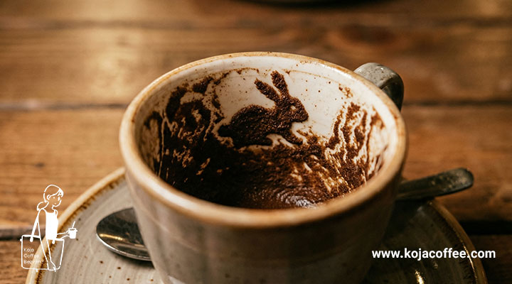 نقش خرگوش در دیواره فنجان قهوه ترک